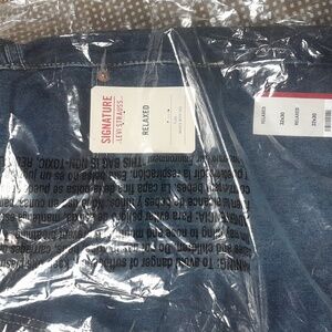 Signature levi Strauss blue jeans in mint condition still has tags on them